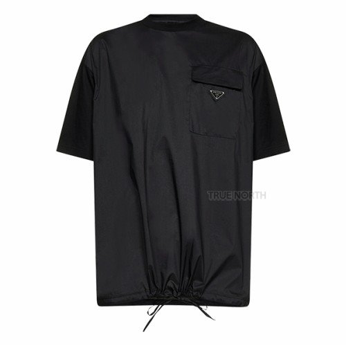 [프라다] 22SS 남성 UJN793 10GA F0002 리나일론 삼각 로고 포켓 반팔 티셔츠 블랙